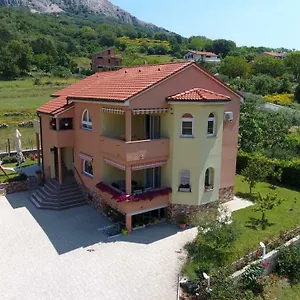Medved , Baška Horvátország